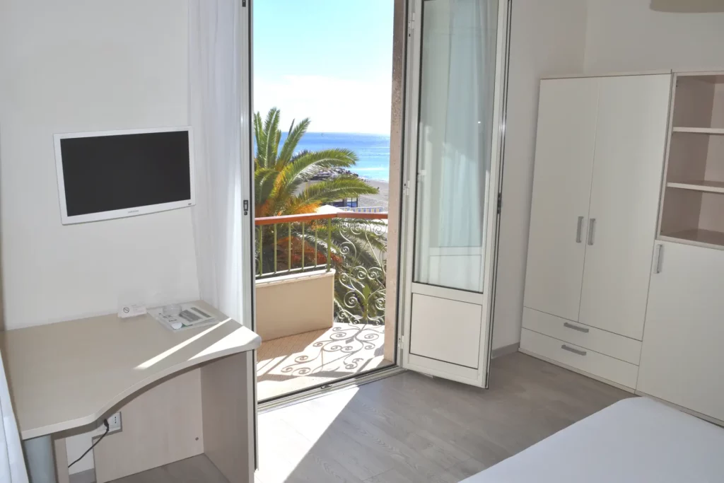 Matrimoniale balcone vista mare laterale Matrimoniale balcone vista mare laterale
