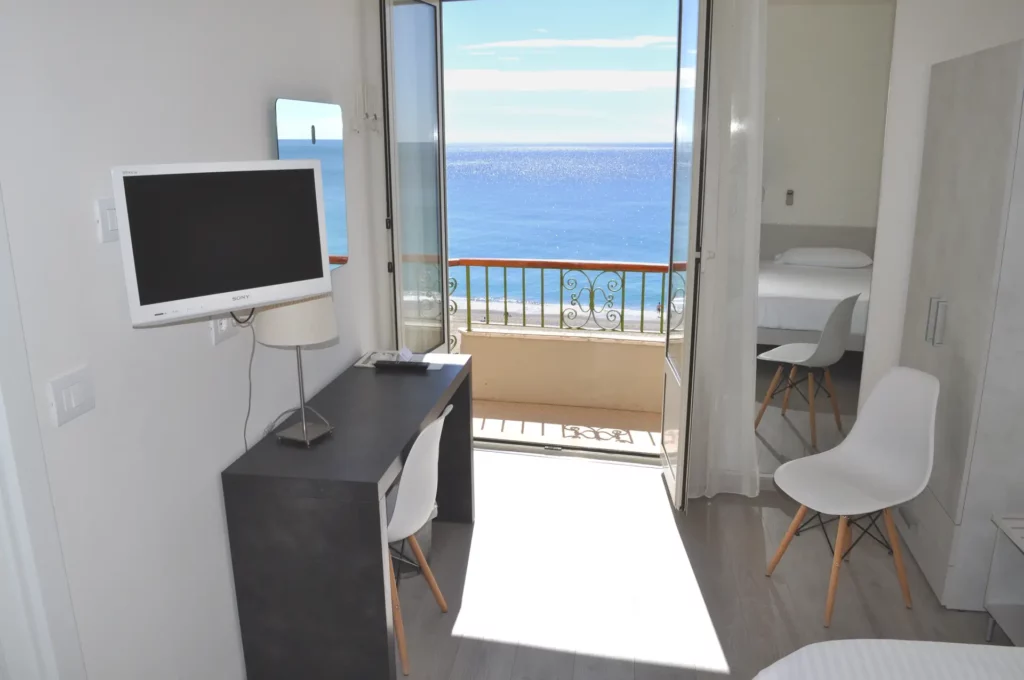 Singola balcone vista mare Singola balcone vista mare