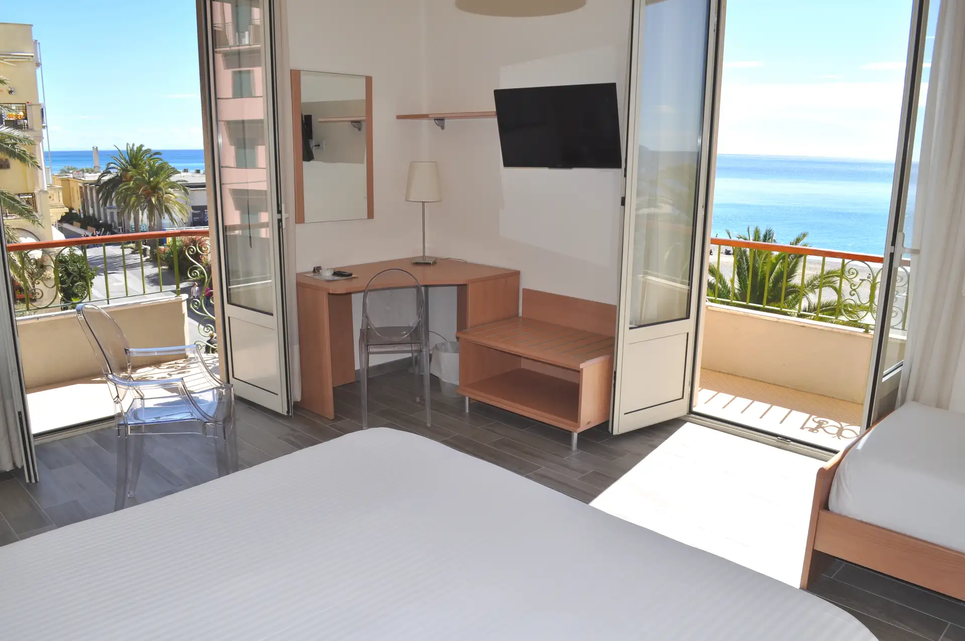 Triple room with balcony and sea view