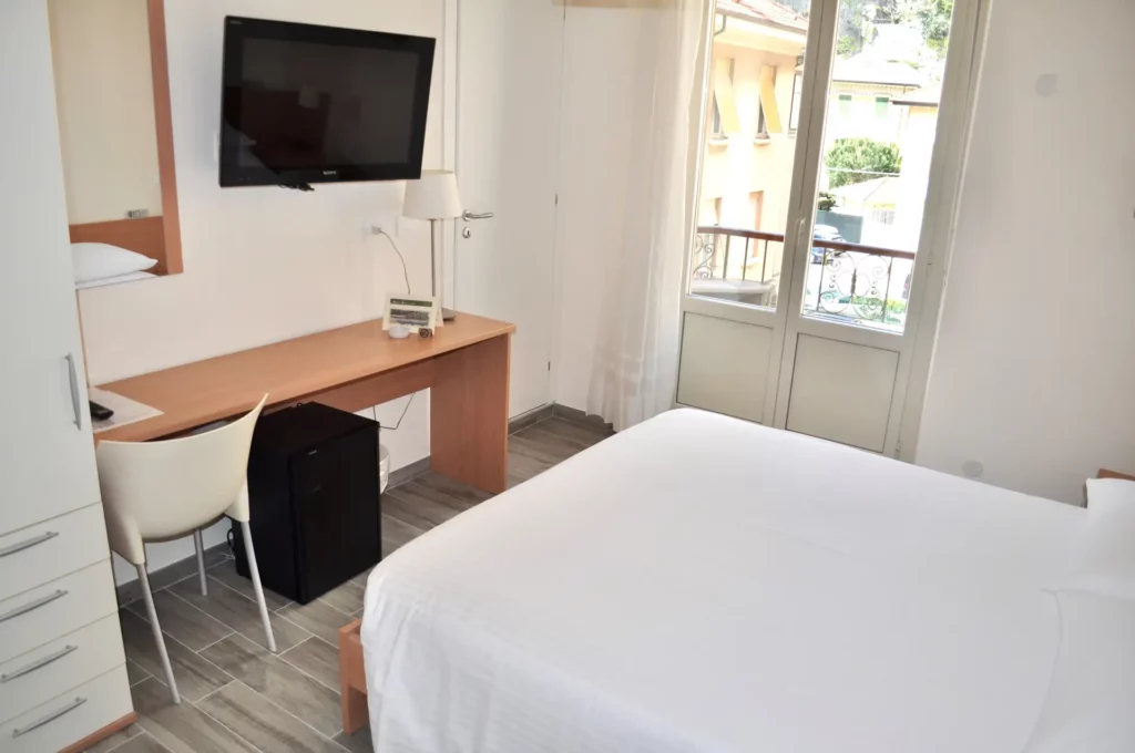 Matrimoniale economy lato strada Matrimoniale economy lato strada