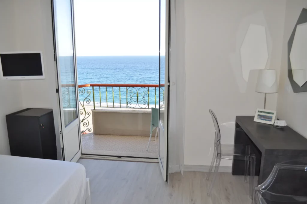 Singola balcone vista mare Singola balcone vista mare