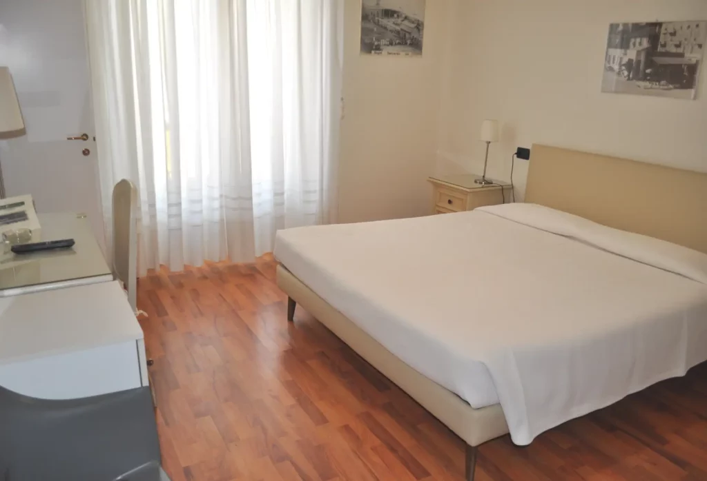 Matrimoniale economy lato strada Matrimoniale economy lato strada