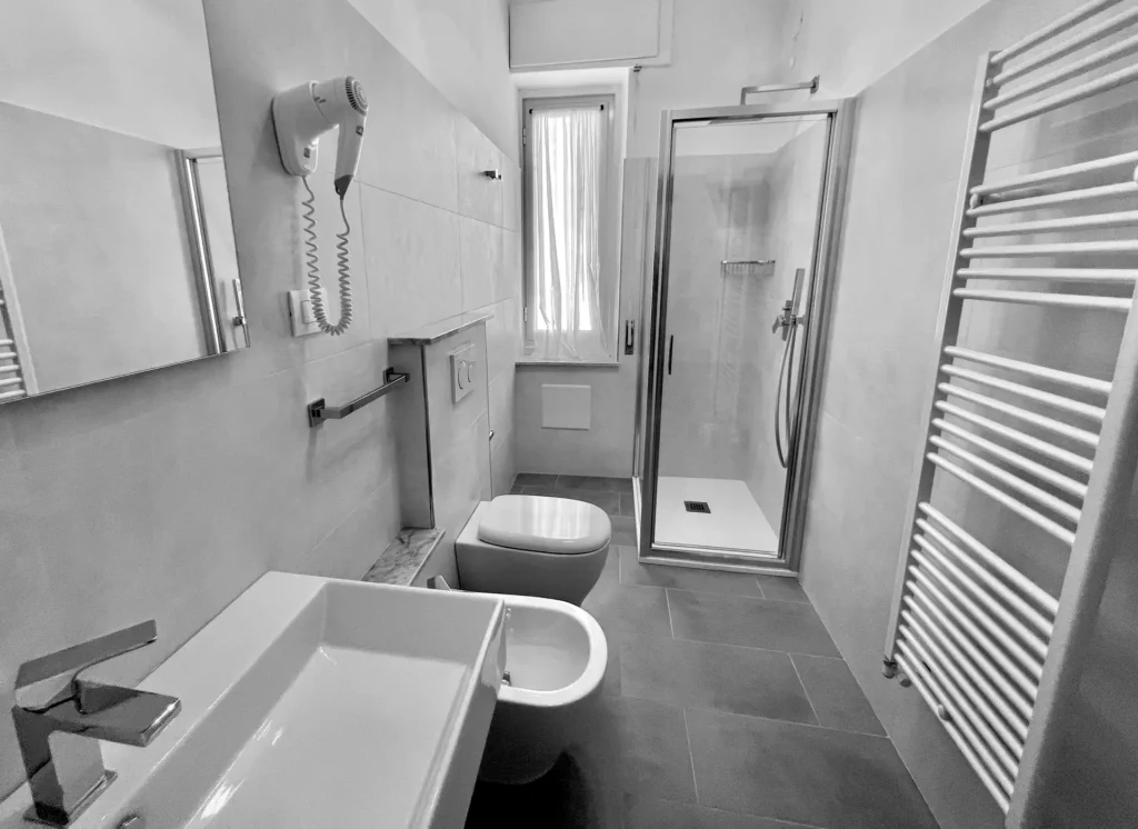 Matrimoniale economy lato strada Matrimoniale economy lato strada