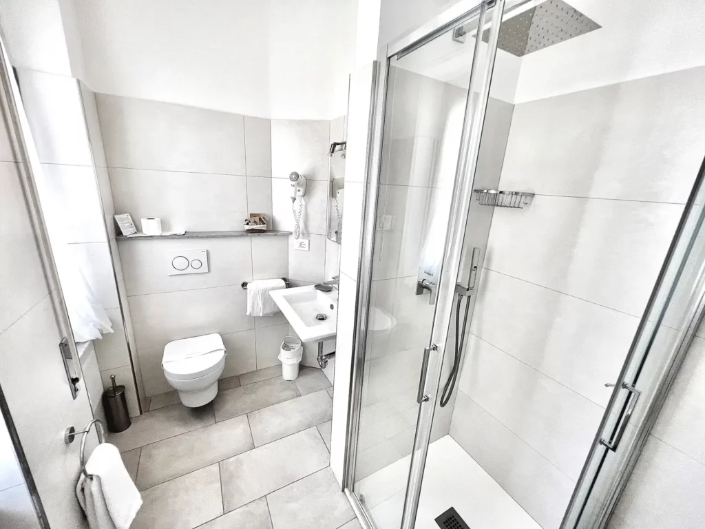 Matrimoniale economy lato strada Matrimoniale economy lato strada