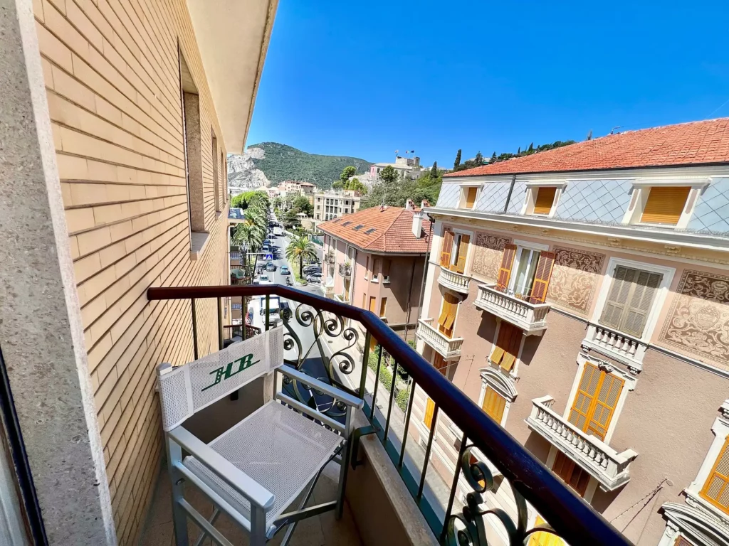 Matrimoniale economy lato strada Matrimoniale economy lato strada